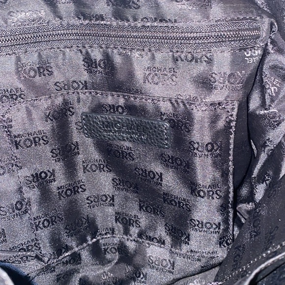 Michael Kors - black purse with silver chain accents - Picture 4 of 6